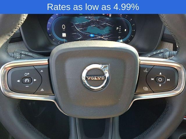 2023 Volvo XC40 B5 AWD Plus Dark Theme