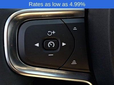 2023 Volvo XC40 B5 AWD Plus Dark Theme