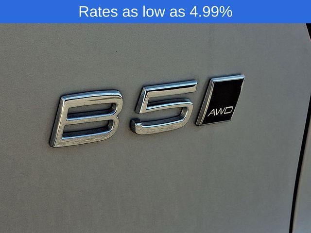 2023 Volvo XC40 B5 AWD Plus Dark Theme