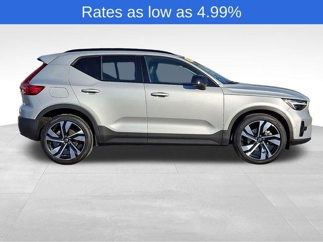 2023 Volvo XC40 B5 AWD Plus Dark Theme