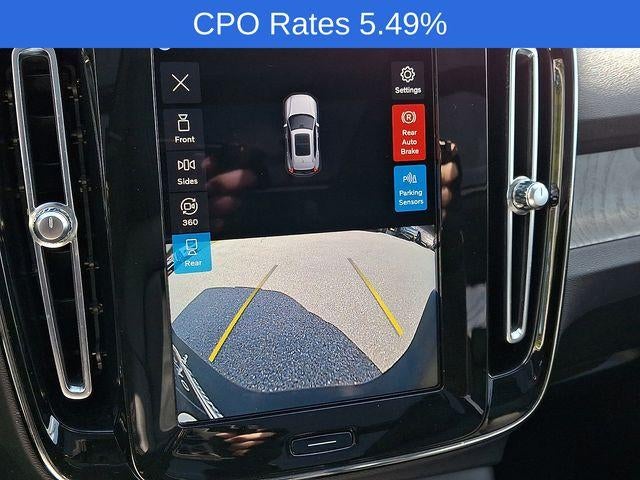 2023 Volvo XC40 B5 AWD Plus Dark Theme