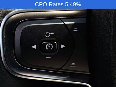 2023 Volvo XC40 B5 AWD Plus Dark Theme