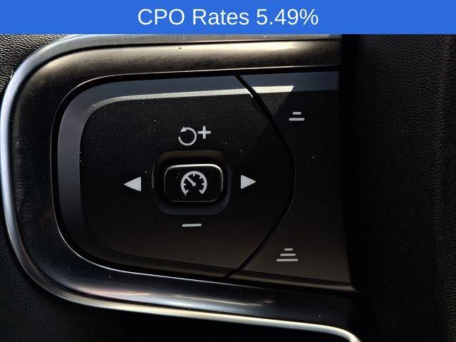 2023 Volvo XC40 B5 AWD Plus Dark Theme