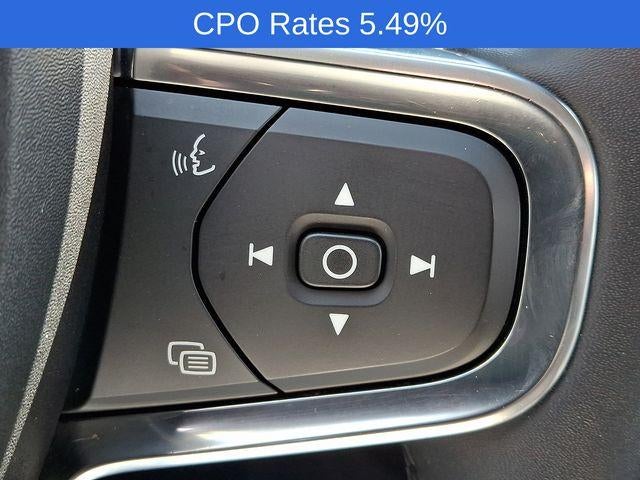 2023 Volvo XC40 B5 AWD Plus Dark Theme