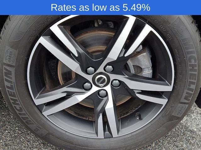 2023 Volvo XC40 B5 AWD Plus Dark Theme