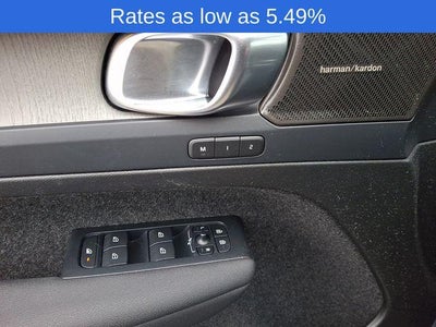 2023 Volvo XC40 B5 AWD Plus Dark Theme