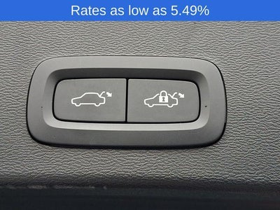 2023 Volvo XC40 B5 AWD Plus Dark Theme