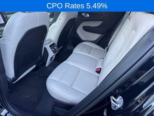2023 Volvo XC40 B5 AWD Plus Dark Theme