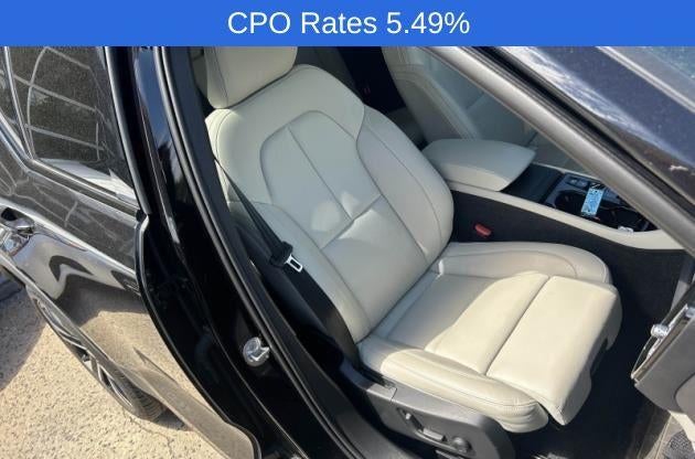 2023 Volvo XC40 B5 AWD Plus Dark Theme