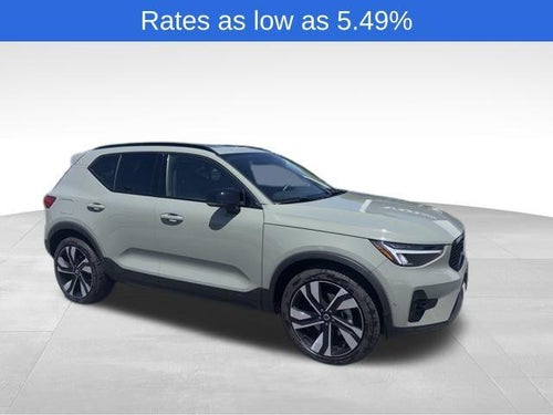 2023 Volvo XC40 B5 AWD Plus Dark Theme