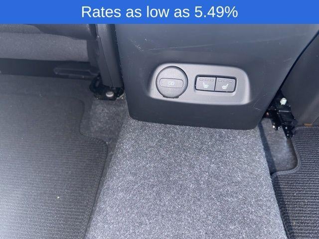 2023 Volvo XC40 B5 AWD Plus Dark Theme