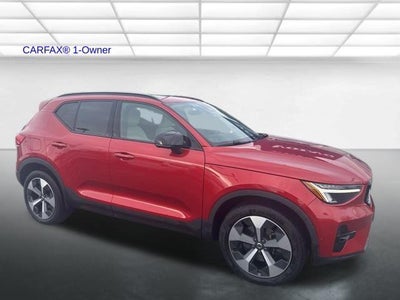 2023 Volvo XC40 B5 AWD Plus Dark Theme