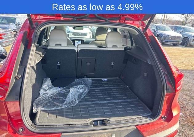 2023 Volvo XC40 B5 AWD Plus Dark Theme