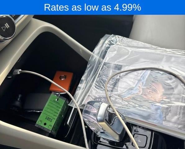 2023 Volvo XC40 B5 AWD Plus Dark Theme