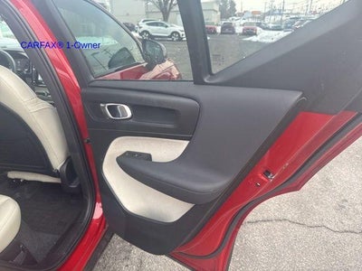 2023 Volvo XC40 B5 AWD Plus Dark Theme