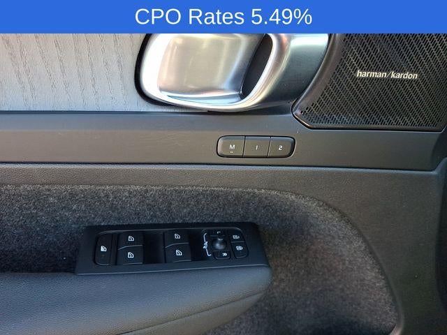 2023 Volvo XC40 B5 AWD Plus Dark Theme