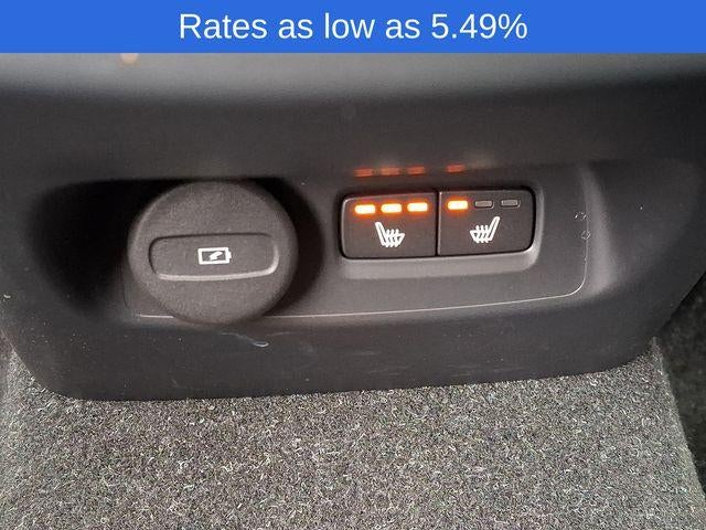 2023 Volvo XC40 B5 AWD Plus Dark Theme