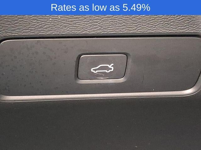 2023 Volvo XC40 B5 AWD Plus Dark Theme