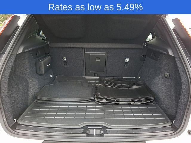 2023 Volvo XC40 B5 AWD Plus Dark Theme