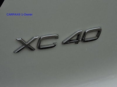 2023 Volvo XC40 B5 AWD Plus Dark Theme