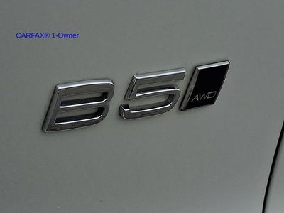 2023 Volvo XC40 B5 AWD Plus Dark Theme