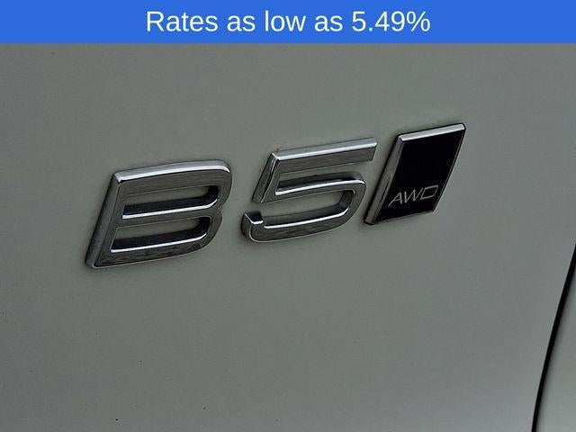 2023 Volvo XC40 B5 AWD Plus Dark Theme