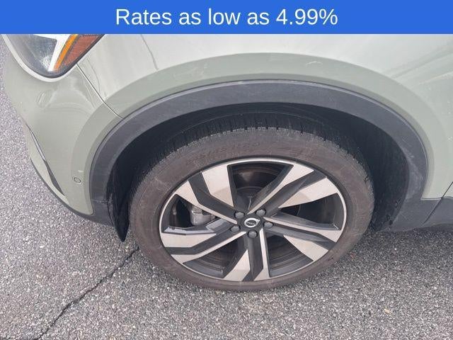 2023 Volvo XC40 B5 AWD Plus Dark Theme