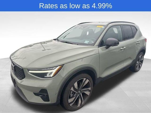 2023 Volvo XC40 B5 AWD Plus Dark Theme