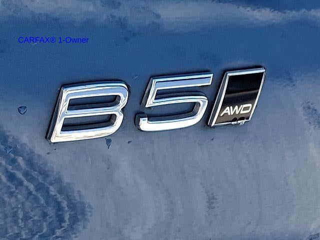 2023 Volvo XC40 B5 AWD Plus Dark Theme