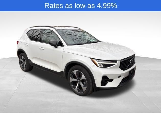 2023 Volvo XC40 B5 AWD Plus Dark Theme