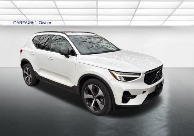 2023 Volvo XC40 B5 AWD Plus Dark Theme