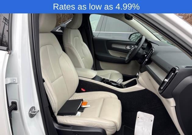 2023 Volvo XC40 B5 AWD Plus Dark Theme