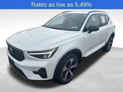 2023 Volvo XC40 B5 AWD Plus Dark Theme