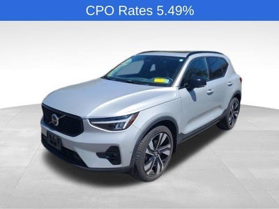 2023 Volvo XC40 B5 AWD Plus Dark Theme