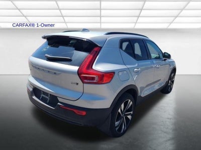 2023 Volvo XC40 B5 AWD Plus Dark Theme
