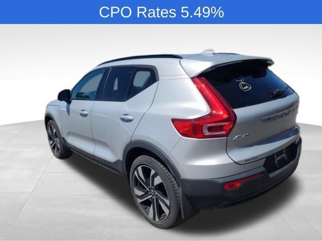 2023 Volvo XC40 B5 AWD Plus Dark Theme