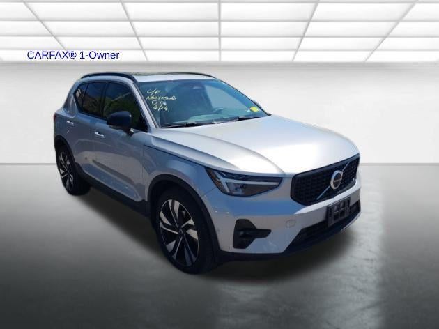 2023 Volvo XC40 B5 AWD Plus Dark Theme