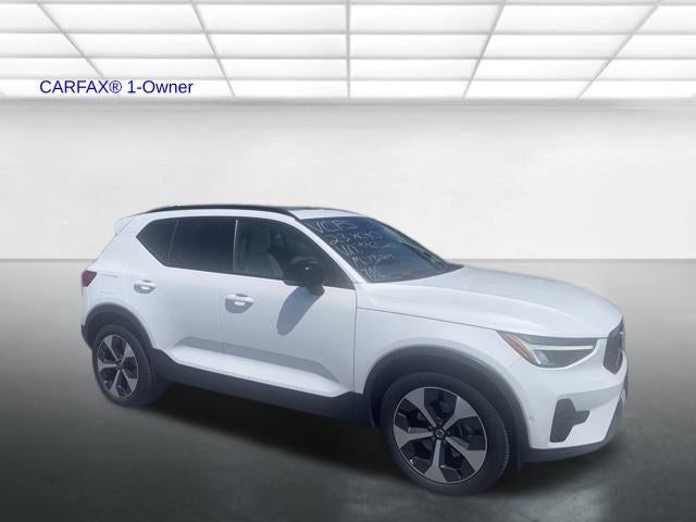 2023 Volvo XC40 B5 AWD Plus Dark Theme