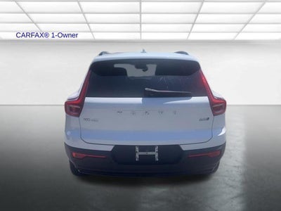 2023 Volvo XC40 B5 AWD Plus Dark Theme
