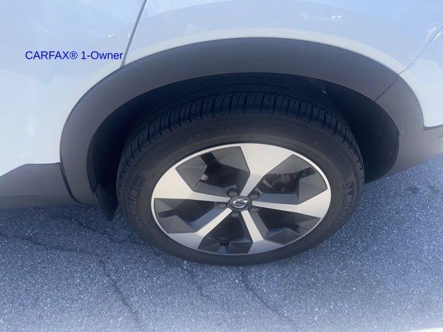 2023 Volvo XC40 B5 AWD Plus Dark Theme