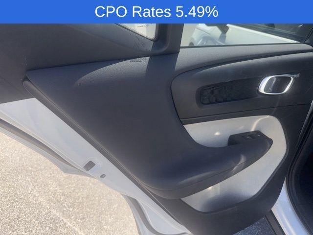 2023 Volvo XC40 B5 AWD Plus Dark Theme