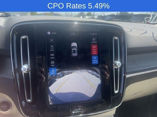 2023 Volvo XC40 B5 AWD Plus Dark Theme