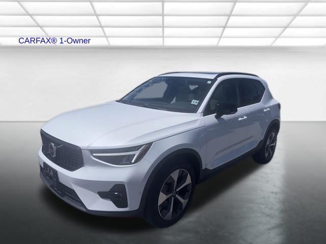 2023 Volvo XC40 B5 AWD Plus Dark Theme