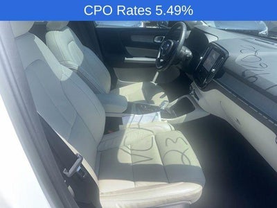 2023 Volvo XC40 B5 AWD Plus Dark Theme