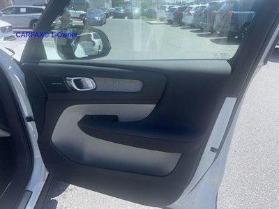 2023 Volvo XC40 B5 AWD Plus Dark Theme
