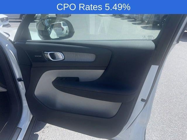 2023 Volvo XC40 B5 AWD Plus Dark Theme