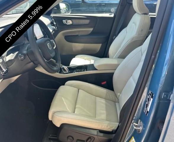 2023 Volvo XC40 B5 AWD Plus Dark Theme
