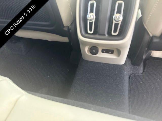 2023 Volvo XC40 B5 AWD Plus Dark Theme