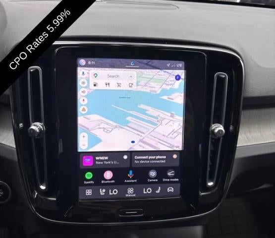 2023 Volvo XC40 B5 AWD Plus Dark Theme