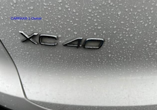 2023 Volvo XC40 B5 AWD Plus Dark Theme